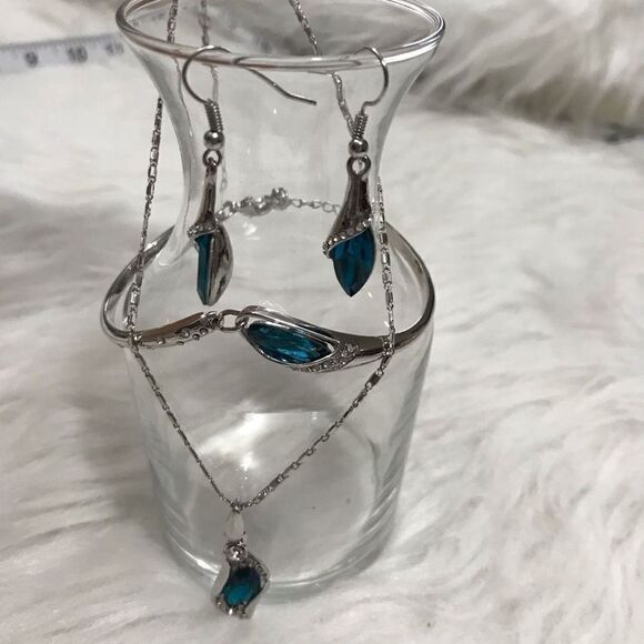 DELETING SOON Blue Rhinestone Bracelet Necklace Earrings Jewelry Set Bangle - Picture 4 of 7